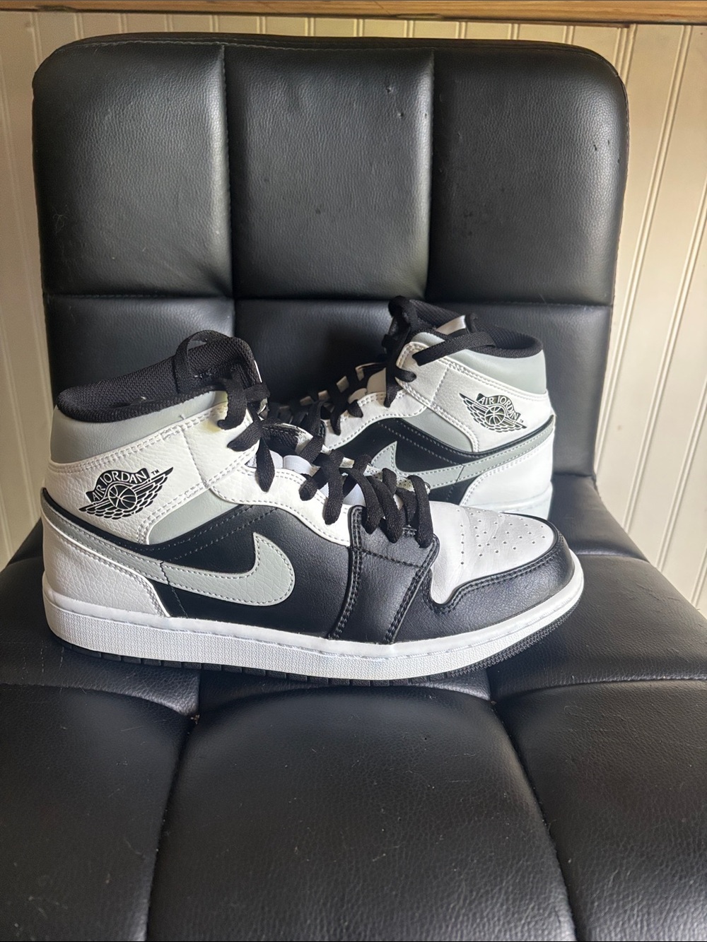 Jordan Mid White Black Grey Basketball Shoes - Picture 4 of 5